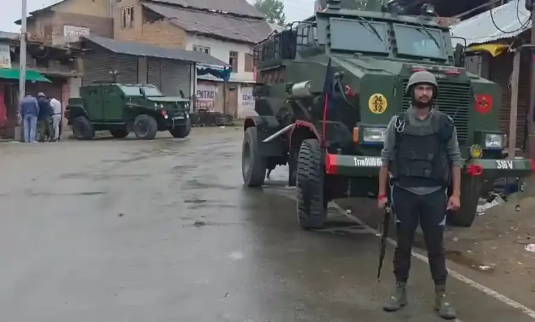 Kulgam Terrorist Attack  કુલગામમાં ટાર્ગેટેડ કિલિંગ બે નિર્દોષ હિન્દુ યુવકોને આતંકવાદીઓએ નિશાન બનાવીને મોતને ઘાટ ઉતાર્યા
