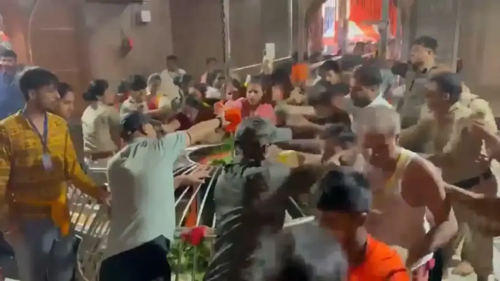 Lakhisarai Ashok Dham Temple Stampede બિહારના લખીસરાઈ અશોક ધામ મંદિરમાં ભીષણ ભાગદોડ, ૭ શ્રદ્ધાળુઓના મોત અને અનેક ઘાયલ