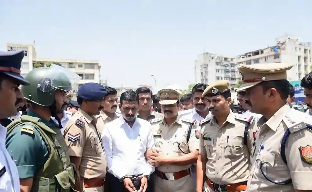 MCOCA invoked against gang  મુંબઈમાં સંગઠિત અપરાધ સામે મોટી કાર્યવાહી, કુખ્યાત ગેંગના ૧૨ સભ્યો સામે 'મોકા' અંતર્ગત ગુનો દાખલ