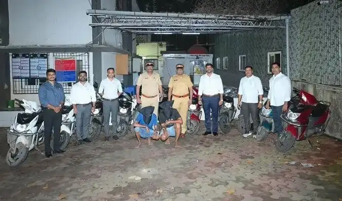 MIDC Police Electric Scooter Theft મુંબઈ પોલીસની મોટી કામગીરી MIDC પોલીસે ઇલેક્ટ્રિક સ્કૂટર ચોરતી ગેંગનો પર્દાફાશ કરી ₹૬.૧૮ લાખના ૧૧ વાહનો જપ્ત કર્યા