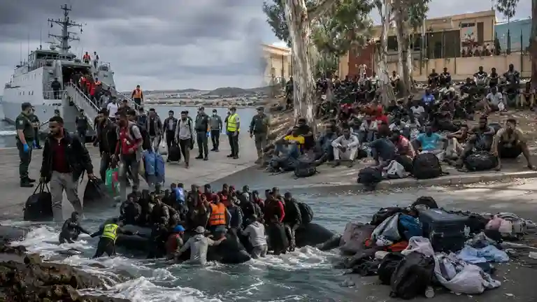 Migrants Return From Spain સ્પેનમાં આશરો તો દૂર બે ટૂંક સમયમાં ખાવાનું પણ ન મળ્યું સરહદ પાર કરનારા હજારો ઘૂસણખોરો થોડા જ કલાકોમાં પરત ફરવા મજબૂર..