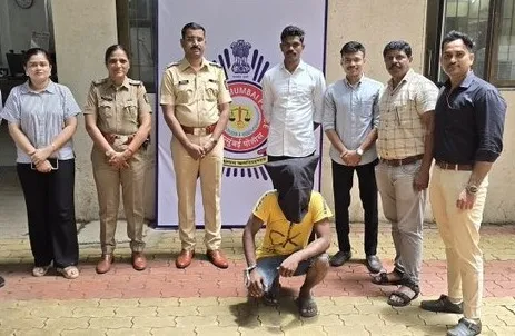 Mumbai Khar police cyber fraud મુંબઈ પોલીસની મોટી સફળતા ૭૪૨ કરોડની સાયબર ઠગાઈમાં ૨૨ બેંક અકાઉન્ટ પકડાયા