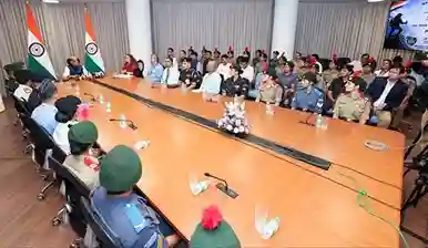 NCC Aparajita Parang La expedition  સંરક્ષણ મંત્રીએ NCCની 'અપરાજિતા  પારંગ લા ૨૦૨૬' ઓલ ઈન્ડિયા ગર્લ્સ હાઈ અલ્ટીટ્યુડ લોંગ ટ્રેકને લીલી ઝંડી આપી