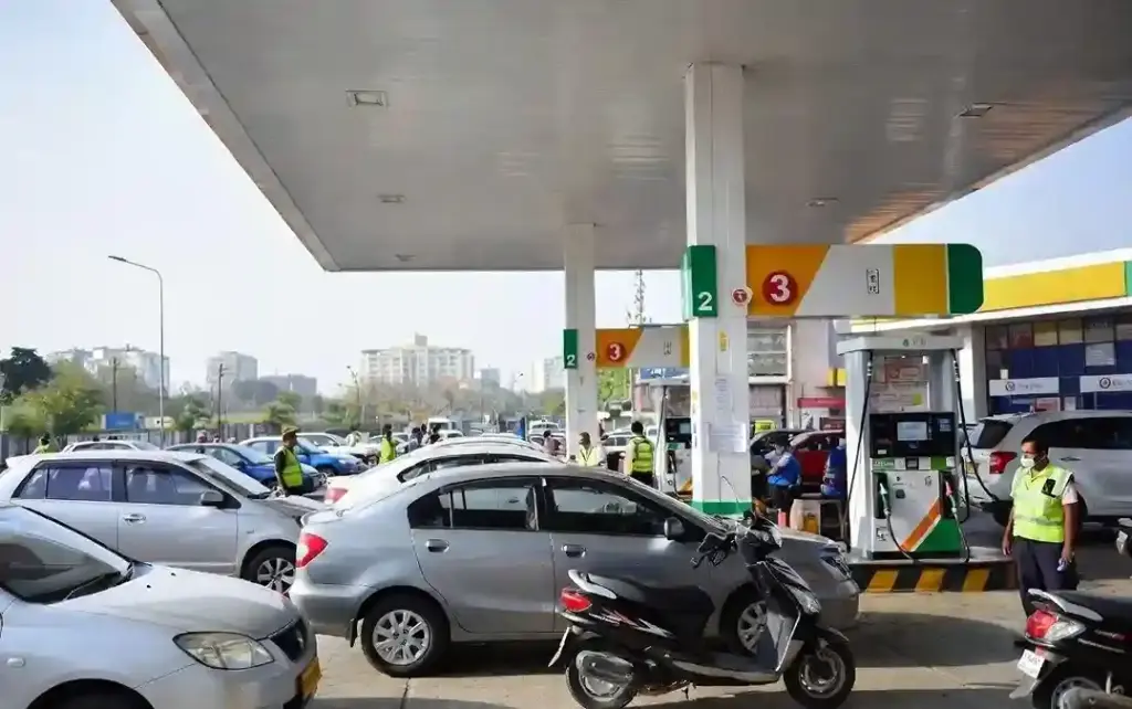No Insurance No Fuel Rule વાહનચાલકો માટે મોટા સમાચાર વીમો નહીં તો પેટ્રોલડીઝલ પણ નહીં! સુપ્રીમ કોર્ટે કેન્દ્ર સરકારને આપ્યા કડક આદેશ