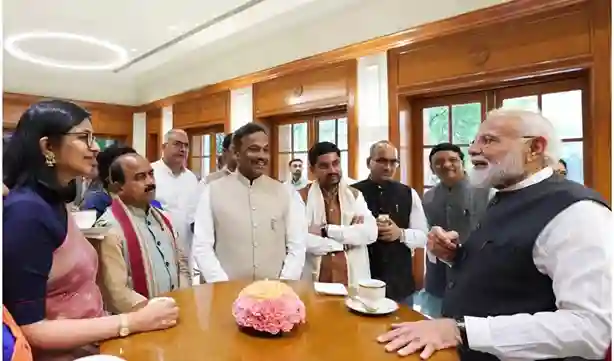 PM Modi Meeting Rebel MPs  PM મોદીની 'બ્રેકફાસ્ટ કૂટનીતિ' વિપક્ષી બાગી સાંસદો સાથે હાઈપ્રોફાઈલ મુલાકાત, રાજકારણ ગરમાયું!