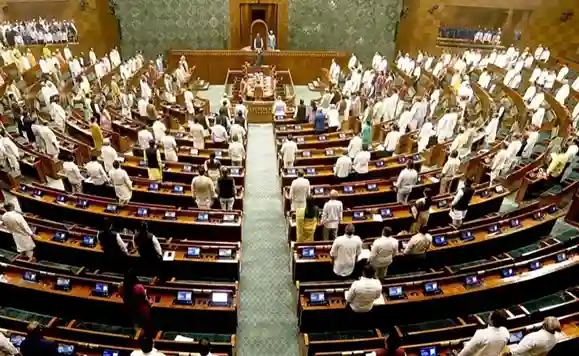 Parliament Monsoon Session Cost Loss  નેતાઓની લડાઈ અને જનતાને નુકસાન…! ૧૯ દિવસના સત્રમાં ૧૯ કલાક પણ કામ ન થયું, કરોડો રૂપિયા વેડફાયા.