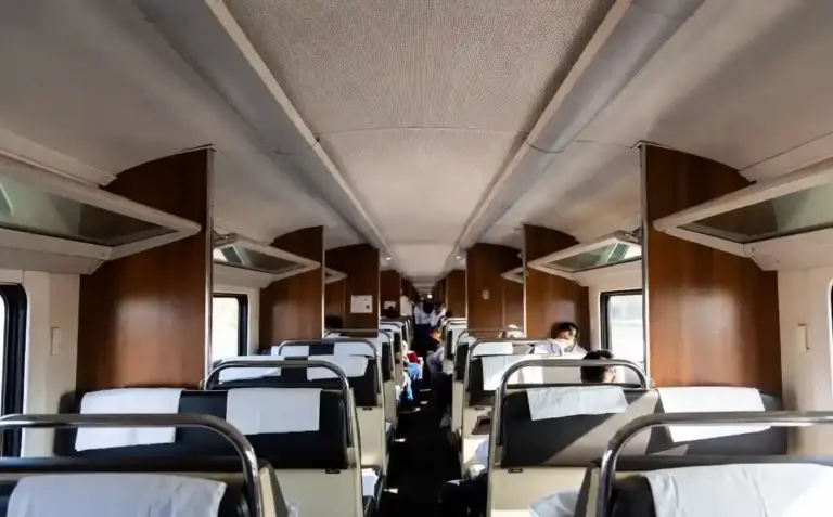 RAC Ticket Bedroll Rules  ભારતીય રેલવેનો કડક નિર્દેશ મુસાફરોની ફરિયાદો બાદ તમામ ઝોનલ રેલવેને અપાયા આદેશ, RAC ટિકિટ ધારકોને પણ મળશે આ સુવિધા