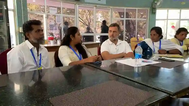 Rahul Gandhi NEET Paper Leak Families NEET વિવાદ પર રાજકારણ ગરમાયું પીડિત પરિવારોને મળ્યા બાદ રાહુલ ગાંધીએ વડાપ્રધાન મોદી સમક્ષ કરી આ માંગ