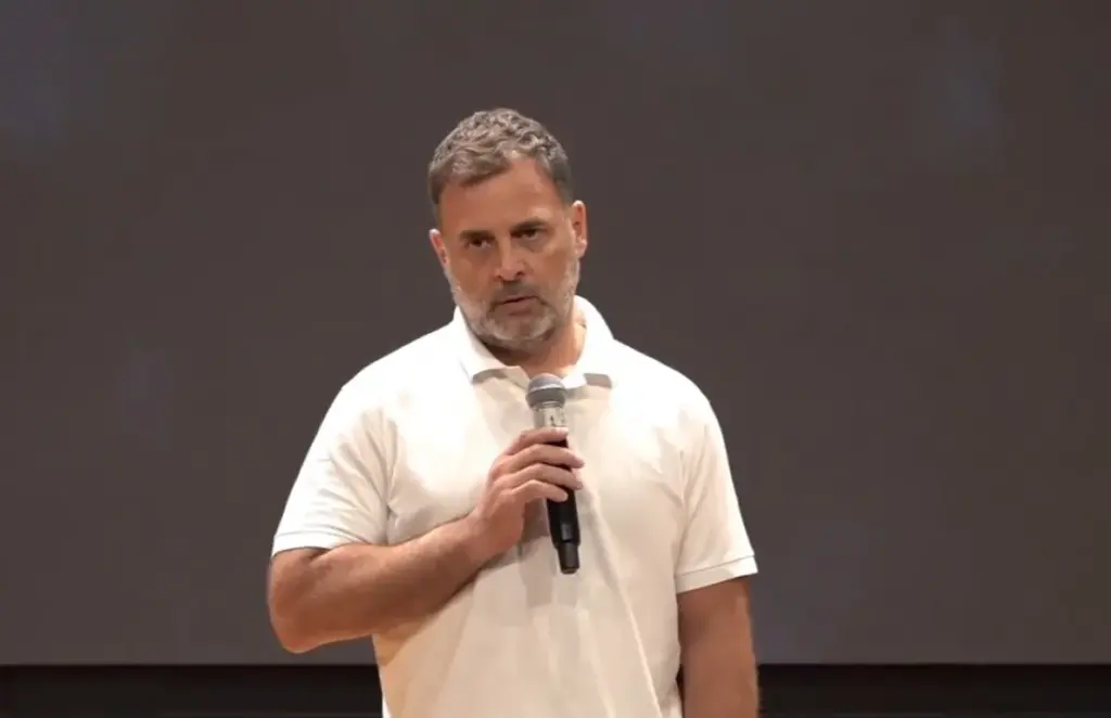 Rahul Gandhi Raises Pellet Gun Issue Parliament સંસદમાં રાહુલ ગાંધીએ ઉછાળ્યો પેલેટ ગનનો મુદ્દો ગૃહમંત્રી અને વડાપ્રધાનની હાજરીની માંગ સાથે વિપક્ષ આક્રમક