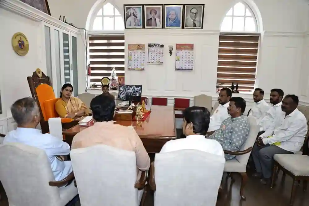 Ritu Tawde Social Media Controversy  મુંબઈના મેયર રિતુ તાવડે નવા વિવાદમાં માત્ર સોશિયલ મીડિયા માટે 25 લાખ રૂપિયાના જંગી ખર્ચ સામે સવાલો