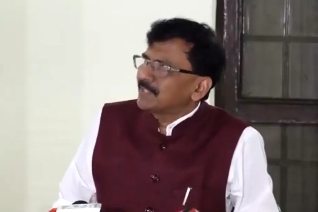 Sanjay Raut EC Shiv Sena Symbol 'ચૂંટણી પંચે અમારો પક્ષ વેચી દીધો' શિવસેનાના નામ અને પ્રતીક મુદ્દે સંજય રાઉતનો ગંભીર આરોપ