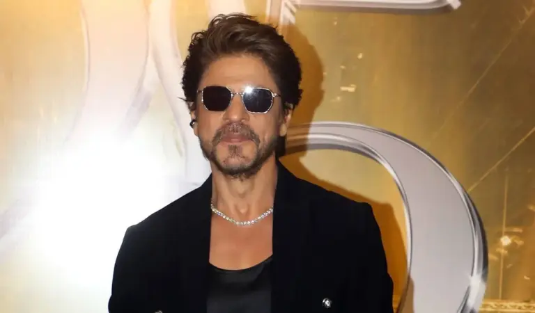 Shah Rukh Khan Mannat snake rescue  શાહરૂખ ખાનના ઘર 'મન્નત'માં ઘૂસ્યો ૮ ફૂટ લાંબો સાપ, રેસ્ક્યુ ટીમે સુરક્ષિત રીતે પકડ્યો