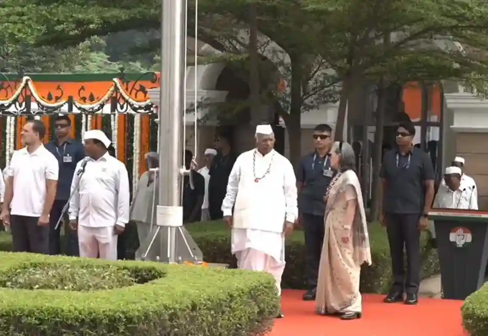 Sonia Gandhi Vande Mataram શું સોનિયા ગાંધીએ કોંગ્રેસ ભવનમાં પૂરું 'વંદે માતરમ્' ગાવાની ના પાડી? જાણો સમગ્ર વિવાદની અંદરની વિગતો