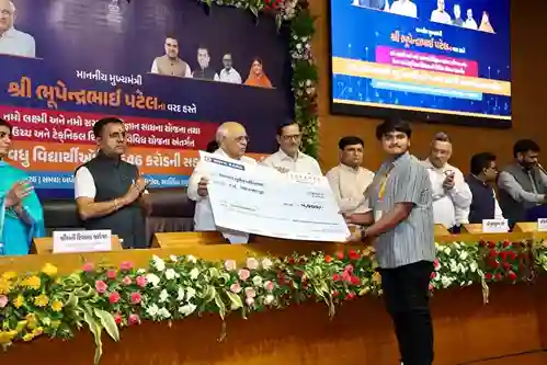 Surat Scheduled Caste Welfare Scheme  સુરત જિલ્લામાં અનુસૂચિત જાતિ કલ્યાણ વિભાગ દ્વારા ૧૯,૧૭૪થી વધુ લાભાર્થીઓને રૂ. ૧૫.૫૧ કરોડથી વધુની સહાય સુનિશ્ચિત