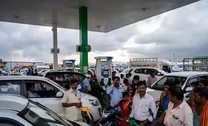 Tax Hikes On Petrol Diesel   સરકારનો મોટો ઝટકો, પેટ્રોલ અને ડીઝલ પર ટેક્સ વધાર્યો, જાણો સામાન્ય જનતા પર શું પડશે અસર