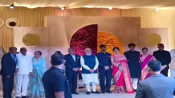 The Great Indian Political Show એક છત નીચે 'દ ગ્રેડ ઈન્ડિયન પોલિટિક્સ શો', શરદ પવાર સાથે દેખાયા PM મોદીઅમિત શાહ, બાજુમાં જ ઊભી હતી ગાંધી ફેમિલી