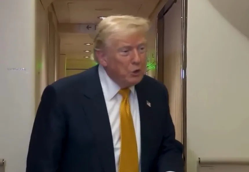 Trump Tariff war ચીન સામે ટ્રમ્પનું આક્રમક વલણ, આ વસ્તુ પર 100% ટેરિફ લાગુ કરવાનો નવો આદેશ