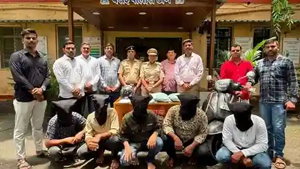 Vasai wildlife trafficking racket  કેરળથી મુંબઈ લાવવામાં આવતું હતું કરોડોનું કાળું સોનું વસઈ પોલીસે પર્દાફાશ કરી ઝડપ્યા ૫ આરોપીઓ..