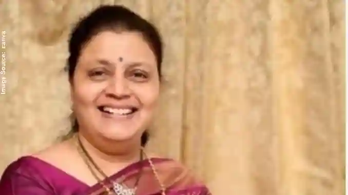 BMC Vishakha Raut Corporator Post Cancelled ઉદ્ધવ જૂથને મોટો ફટકો વિશાખા રાઉતનું કોર્પોરેટર પદ રદ, નગર વિકાસ વિભાગે જારી કર્યું નોટિફિકેશન