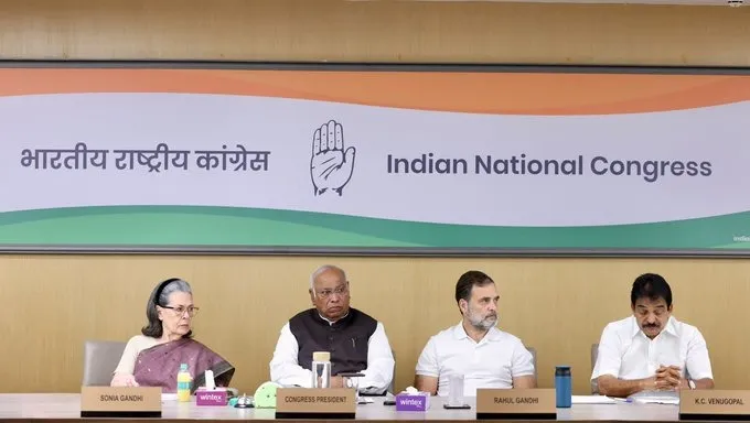 CWC Meeting Voter Deletions કોંગ્રેસ વર્કિંગ કમિટીમાં ખડગેનો મોટો આદેશ ‘જેમના નામ મતદાર યાદીમાંથી કમી થયા તેમની વિગતો લાવો’, ચૂંટણી પંચ સામે મોરચો!