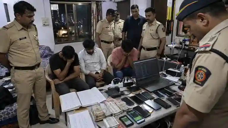 Chembur Fairplay Racket Busted   બેન કરાયેલી 'FairPlay' પેનલ પર મોટો દરોડો ભાડાના મકાનને બનાવ્યું હતું કંટ્રોલ રૂમ, પોલીસે ૩ શખ્સોને ઝડપી લીધા