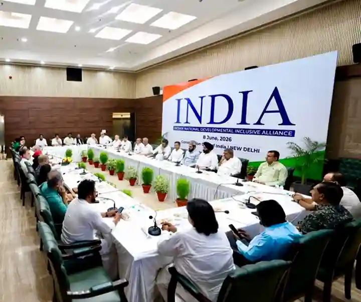 INDIA Alliance Meeting વિપક્ષી મોરચામાં 'ઓલ ઈઝ નોટ વેલ' બેઠક પહેલાં જ મતભેદ સપાટી પર? અખિલેશ અને ઉદ્ધવે બનાવી દૂરી, ગઠબંધનમાં ભડકાના સંકેત