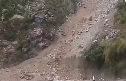 Kedarnath Trek Landslide કેદારનાથ માર્ગ પર ભારે ભૂસ્ખલન ૧૫૦૦ શ્રદ્ધાળુઓના જીવ તાળવે ચોંટ્યા, સેનાNDRF દ્વારા દિલધડક રેસ્ક્યૂ