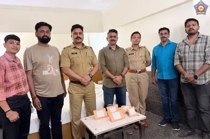 Khar Modeling Sex Racket Busted ખારમાં મોડલિંગની આડમાં ચાલતું સેક્સ રેકેટ ઝડપાયું મહિલા દલાલની ધરપકડ, પોલીસે સંઘર્ષ કરતી મોડલને કરાવી મુક્ત