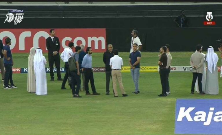 Mohsin Naqvi Asia Cup Trophy Row  ભારતનો કડક સંદેશ... એશિયા કપ જીતીને પણ ટીમ ઈન્ડિયાએ નકવીના હાથે ટ્રોફી સ્વીકારવાની ના પાડી! સ્ટેજ પર ભારે ફજેતી