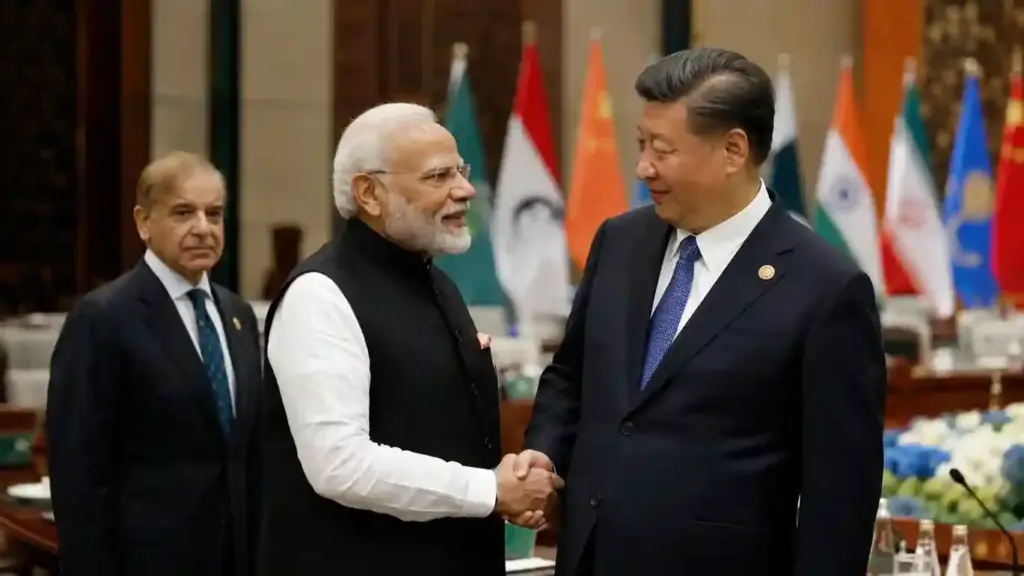 PM Modi and Xi Jinping Meeting મોદીજિનપિંગની ઉષ્માભરી મુલાકાતે પાકિસ્તાનને હલાવી દીધું શાહબાઝ શરીફ ચિંતામાં મુકાયા!