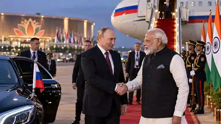 Putin Arrives in Delhi for BRICS Summit BRICS સમિટમાં સામેલ થવા ભારત પહોંચ્યા પુતિન, સુખોઈથી લઈને ક્રૂડ ઓઈલ પર થઈ શકે છે મોટી ડીલ