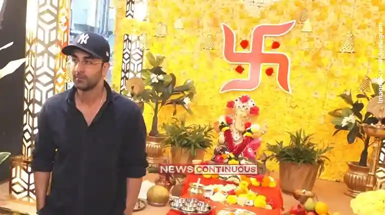 Ranbir Kapoor Ramayana Casting Controversy 'રામાયણ'માં રામ બનેલા રણબીર કપૂરે પ્રસાદ લેવાનો કર્યો ઇનકાર જૂનો વિડીયો વાયરલ થતાં યુઝર્સે પૂછ્યું 'આવા વ્યક્તિ શ્રીરામનો રોલ કરશે?'