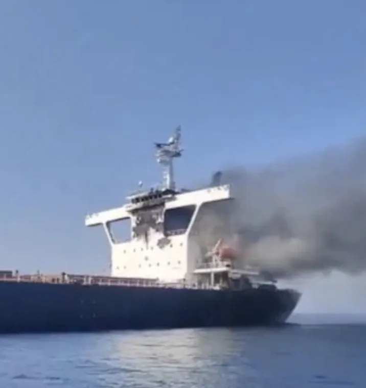 Ship Targeted Off Oman Coast  દરિયાઈ વેપાર માર્ગ પર ફરી મોટો હુમલો; ભારતીય નાવિકો સવાર કાર્ગો જહાજ બન્યું ટાર્ગેટ, ભારતીય ક્રૂ મેમ્બરે ગુમાવ્યો જીવ