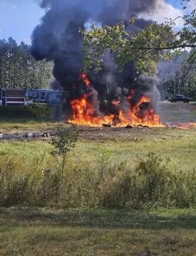 US F16 Fighter Jet Crash  અમેરિકામાં મોટી દુર્ઘટના મિશિગનમાં ચાલુ ઉડાને F16 ફાઈટર જેટ તૂટી પડ્યું, પાઈલટ સુરક્ષિત