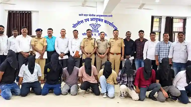 Bhiwandi Online Betting Racket Busted ભિવંડીમાં ઓનલાઇન સટ્ટાબાજીના મસમોટા રેકેટનો પર્દાફાશ ભોઇવાડા પોલીસે ૧૦ આરોપીઓને દબોચ્યા, ૩૨ મોબાઇલ અને ૪૬ એટીએમ કાર્ડ જપ્ત!