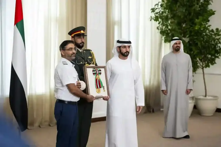Flydubai Captain Smit Machhar Honoured  ફ્લાયદુબઈ ફ્લાઇટના હીરો કેપ્ટન સ્મિત મચ્છરનું UAEમાં સર્વોચ્ચ સન્માન રાષ્ટ્રપતિએ આપ્યો 'ફર્સ્ટક્લાસ ઓર્ડર ઓફ ઝાયદ II'