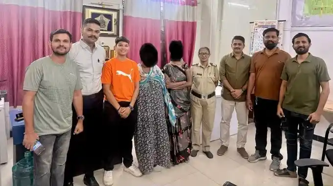 Khar Police Quick Action ખાર પોલીસ સ્ટેશનની પ્રશંસનીય કાર્યવાહી, ચોરી કેસમાં બે મહિલા આરોપી ઝડપાઈ અને સોનાનું બ્રેસલેટ સહિત રોકડ રિકવર