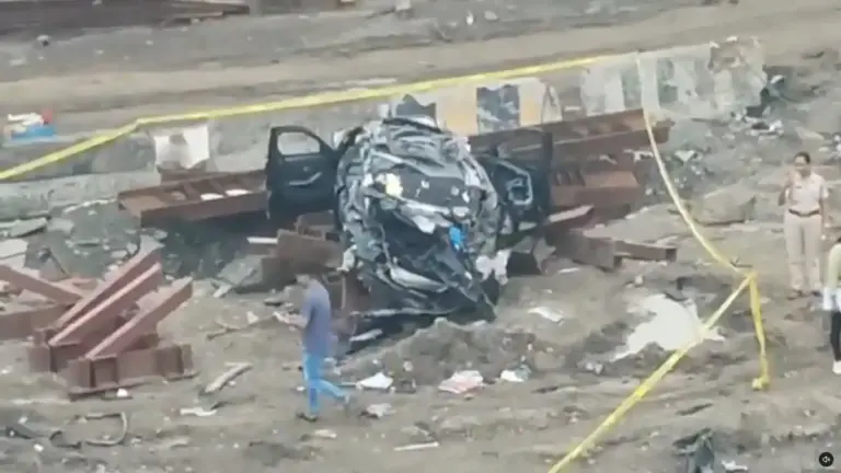 Mumbai Coastal Road Minor BMW Crash  વર્લી પોલીસની મોટી કાર્યવાહી ૧૭ વર્ષીય સગીરને લક્ઝરી કાર આપવા બદલ ગિરગાંવના વેપારી પિતા સામે BNS અને મોટર વ્હીકલ એક્ટ હેઠળ કેસ