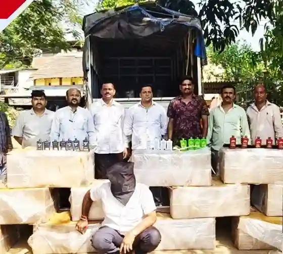 Palghar LCB Daman Liquor Seizure પાલઘર એલસીબીની મોટી કાર્યવાહી દમણ બનાવટના ગેરકાયદે દારૂની હેરાફેરી કરતો શખ્સ ઝડપાયો, ₹૯.૮૧ લાખનો મુદ્દામાલ જપ્ત