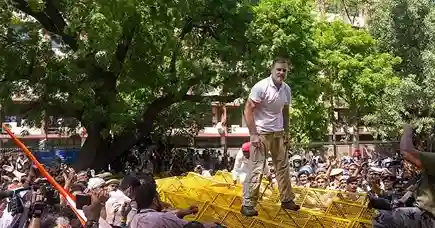 Rahul Priyanka Protest આકાશવાણી ભવન ખાતે કોંગ્રેસ નેતૃત્વના ધરણાં, ભાજપે 'પ્રચાર સ્ટંટ' ગણાવી સાધ્યું નિશાન