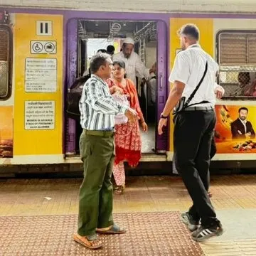Railway Ticket Checking Drive દિવ્યાંગો માટે અનામત કોચમાંથી 32 અનધિકૃત પ્રવાસીઓ ઝડપાયા રેલવેએ રૂ. 64,000 નો દંડ વસૂલ્યો