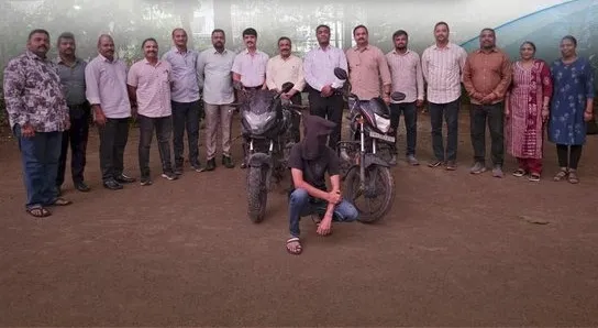 Thane Bike Thief Arrest  થાણેમાં શાતિર બાઈક ચોરનો ખેલ ખતમ! ક્રાઈમ બ્રાન્ચે ફિલ્મી ઢબે દબોચ્યો ₹૧.૨૫ લાખનો મુદ્દામાલ જપ્ત