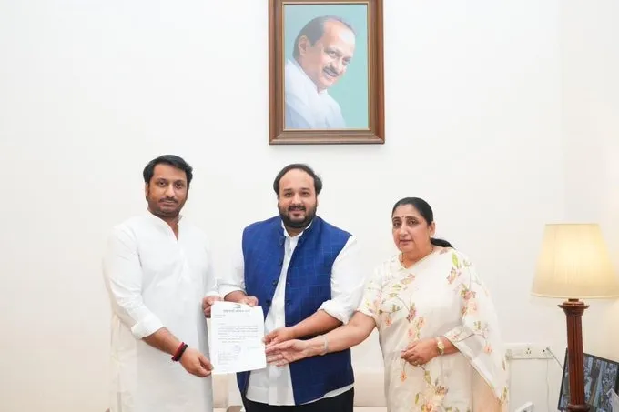 Zeeshan Siddique Appointed Mumbai NCP Chief જીશાન સિદ્દીકી બન્યા NCP મુંબઈ એકમના નવા પ્રમુખ આ પદ સંભાળનારા સૌથી યુવા નેતા